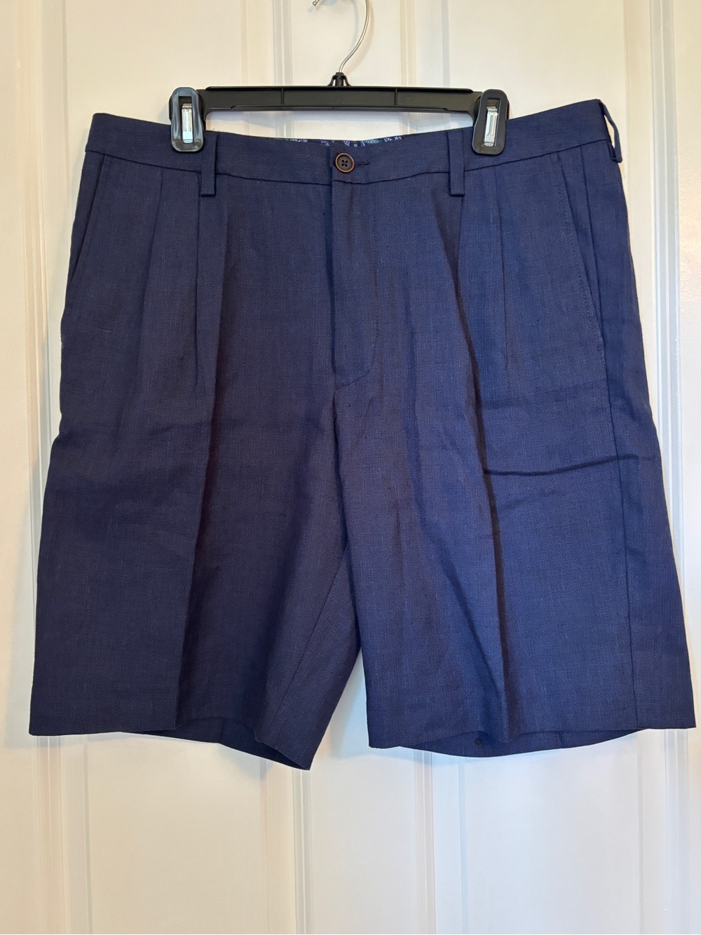 Tommy Bahama - Men’s Navy Linen Blend Blue Flat Front Men's Shorts. Size 35